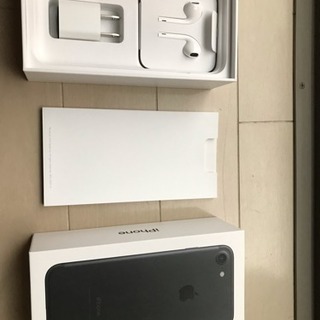 アイフォーン純正充電器、イヤホン、他