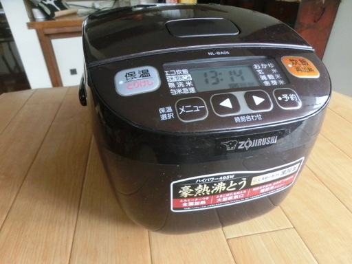 象印の３合炊き炊飯器　２０１５年式で比較的新しいものです。