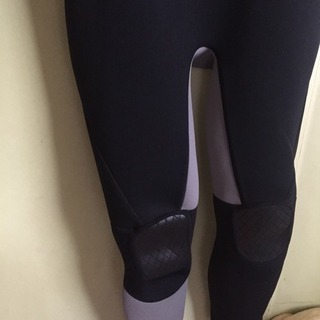 ウェットスーツとシューズの画像