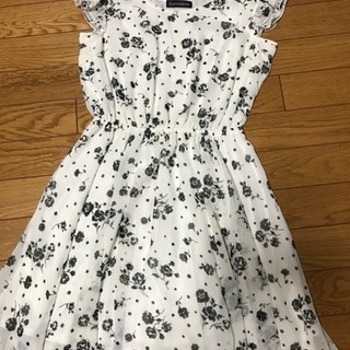 花柄ワンピース