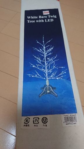 クリスマスツリーとイルミネーションライト