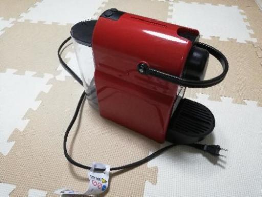 【コーヒーメーカー】　Nespresso　イニッシア　赤