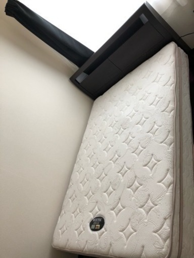 ダブルベッド マットレス ニトリ コイル コンセント 照明付き