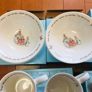 《再値下げ‼︎》【新品!!箱入り!!!】ピーターラビット食器セットの画像