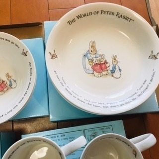 《再値下げ‼︎》【新品!!箱入り!!!】ピーターラビット食器セットの画像