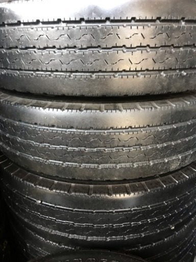 トラックタイヤ、205/85R16. 117/115L LT Bridgestone