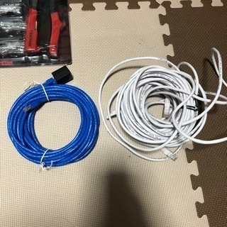 HDMIケーブル、LANケーブルの画像