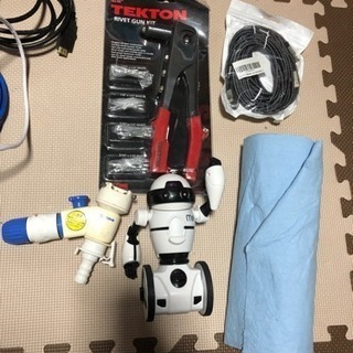 HDMIケーブル、LANケーブルの画像