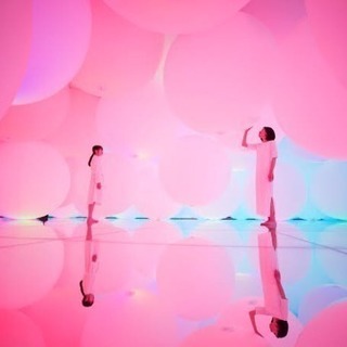 チームラボプラネッツTokyoでデジタルアート体験 − 東京都