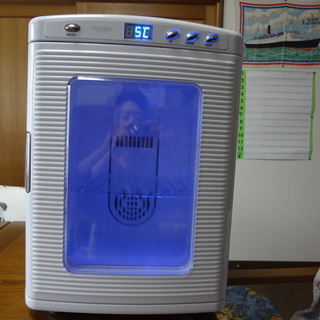これからの季節に最適　ベルソス 25L ポータブル冷温庫(ホワイト)