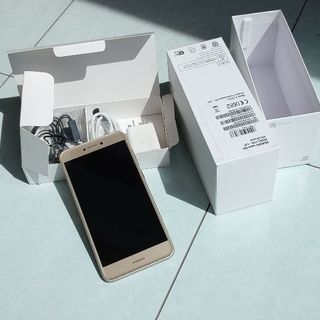 完動品　HUAWEI nova lite gold 2017モデル