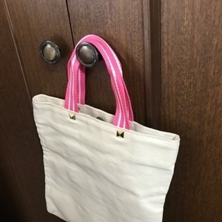 Barbieのキャンパス地のトートバック