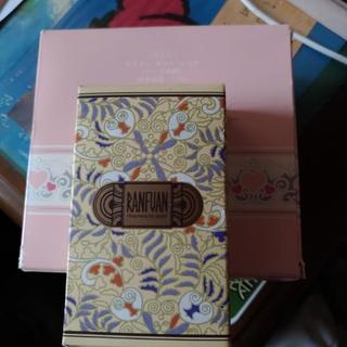 ＊エイボン　ギフトソープ（ハートの鍵）＆サンダルウッドの香りの石けん＊