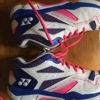 ヨネックスバドミントンシューズの画像