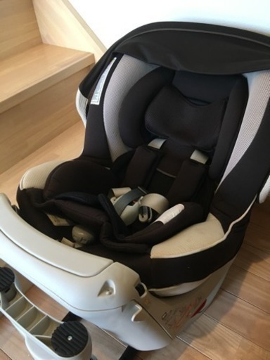 エールベベ  チャイルドシート  新生児  回転