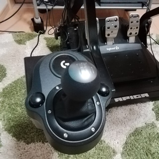 PS4 g29用のシフターとグランツーリスモスポーツセットの画像