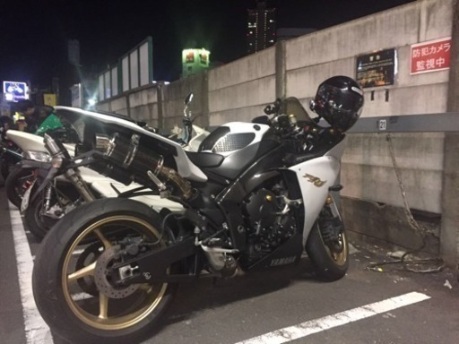 ヤマハ YAMAHA YZF-R1