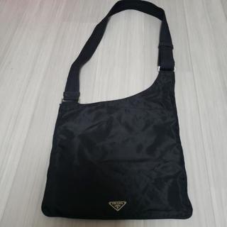 引取予定者決まりました。PRADAの、ナイロン肩掛けバッグです。