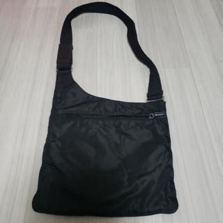 引取予定者決まりました。PRADAの、ナイロン肩掛けバッグです。の画像