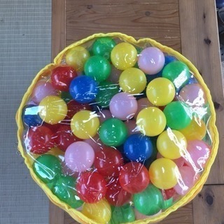 ボールプールのボールの画像