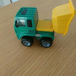 車のおもちゃの画像