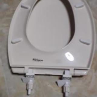 便器蓋3個あり