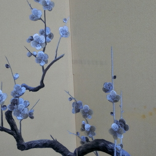 本格ミシン刺繍屏風　美術工芸品　☆梅柄の刺繍入り屏風☆の画像