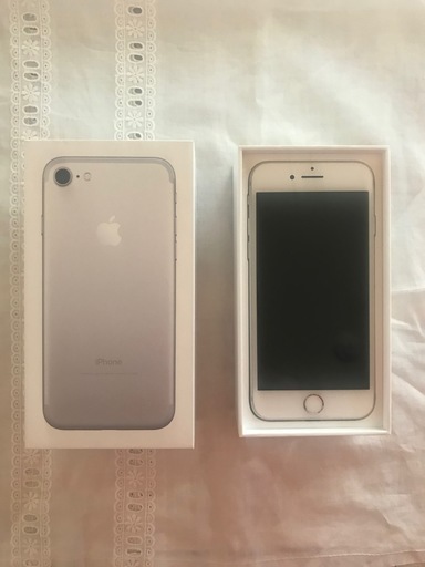 超美品！　softbank iphone7 silver  32GB !!