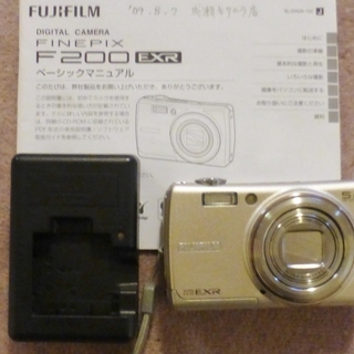デジタルカメラ●FINE PIXF200EXR