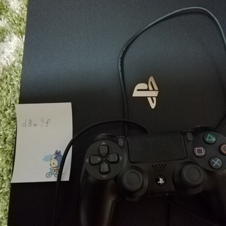 (5月中まで)PS4pro  型番7100B 1TB 本体　箱　取説付の画像
