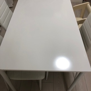 ダイニングテーブル  白の画像