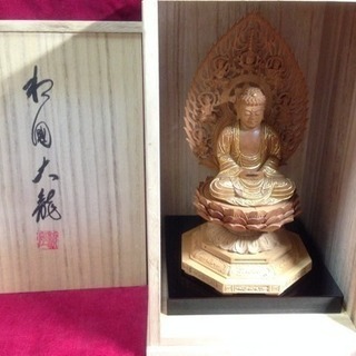 香木白檀 釈迦如来座像 桐箱入 台座付き 保証書付 特割値下げ60万円