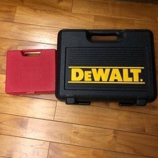 【電動ドライバ】Dewalt ドライバ ＋バッテリー+充電器＋ドライブピット セットの画像
