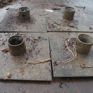 パイプを立てる　ような　4つ　不明の画像