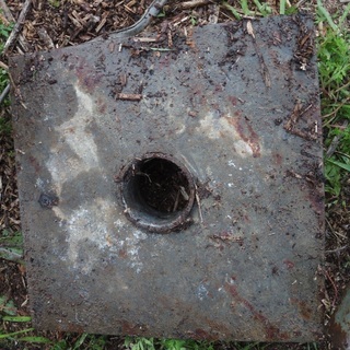 パイプを立てる　ような　4つ　不明の画像