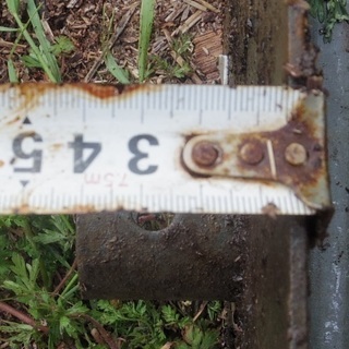 パイプを立てる　ような　4つ　不明の画像