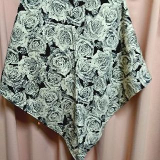 🌸（139）　三角　ストール・薔薇柄・monotone　🌸（135）の画像