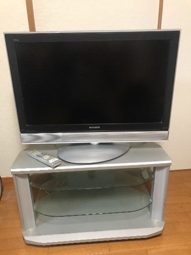 テレビ(32型)とテレビ台(キャスター付き)セット