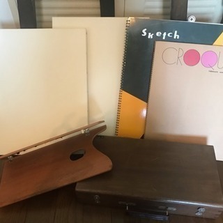 【取引中】イーゼル（ほぼ未使用品）、油絵具セット（汚れあり）の画像