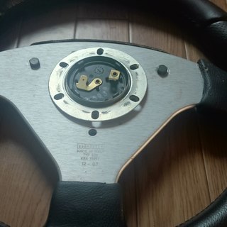 momo ステアリングの画像