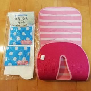 アプリカベビーカー7点セット(荷物かけフック、ブランケットかけフック、雨カバー、夏用背中冷えシート２つ)の画像