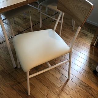 ダイニングセット。テーブル+イス4脚の画像