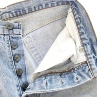 リーバイスのリメイクデニム！女性or細身の男性の画像