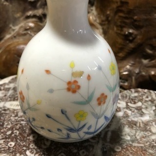 一輪挿しの花瓶？の画像