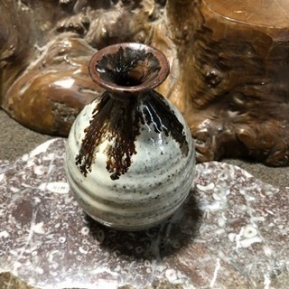 焼物の花瓶？の画像