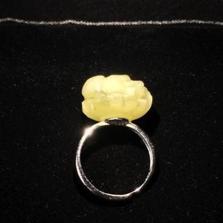 【新品】天然蜜蝋琥珀(ロイヤルアンバー) 花 指輪
