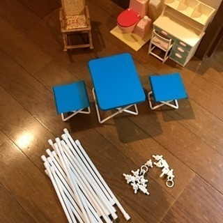 
リカちゃん人形のテーブル、机、トイレ、バスタブなど