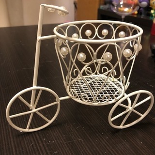 お話中:針金でできている自転車　　今月処分の画像