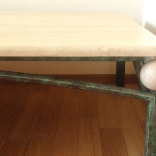 石のローテーブル