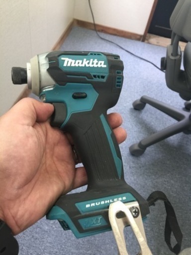 マキタ インパクトドライバー 18v本体のみ